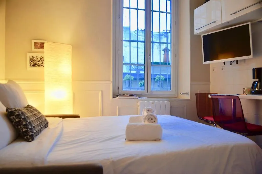 Apartment Clara Lovely Studio In The Heart Of Marais Paris